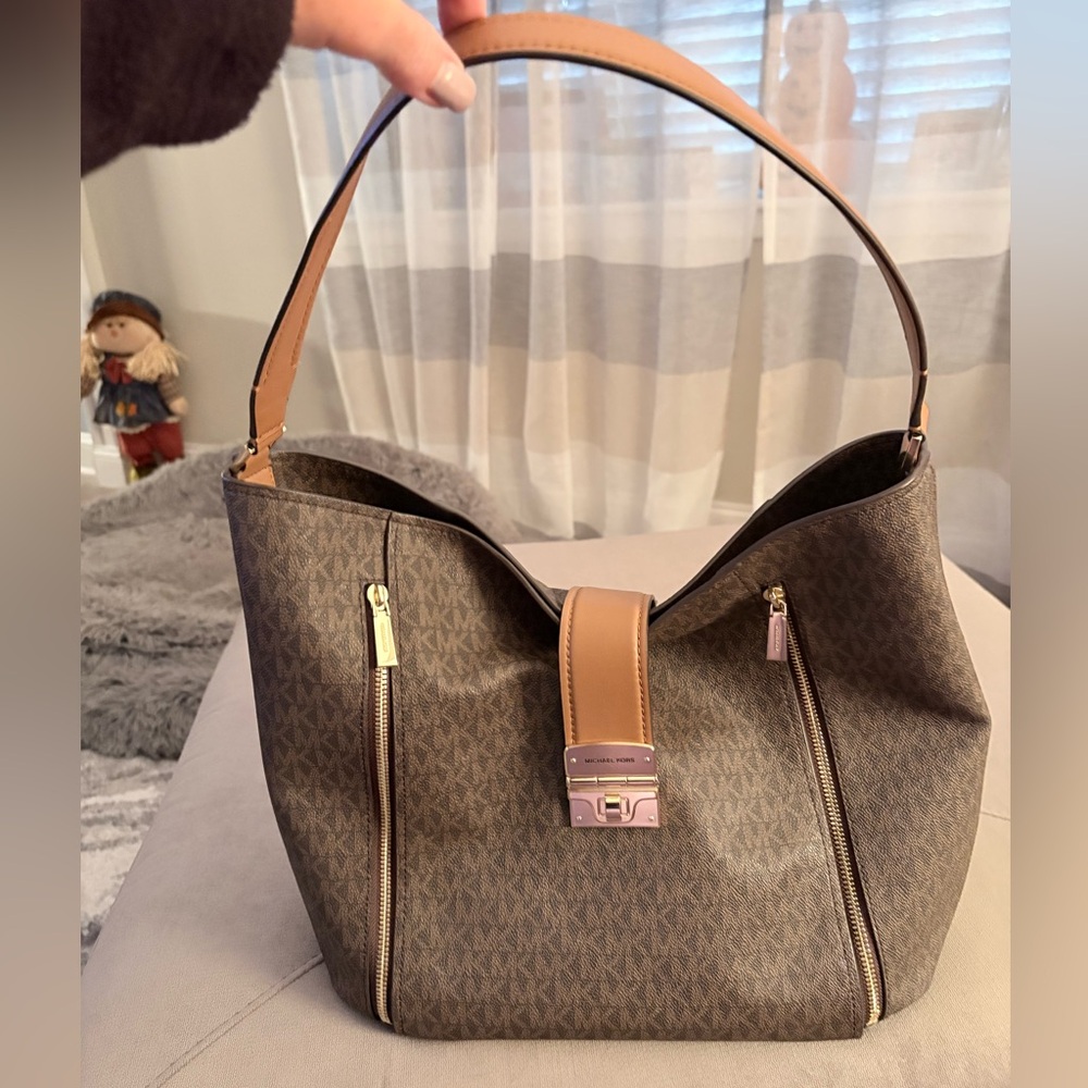 Michael Kors Addie Extra Large Leather Hobo NWOT